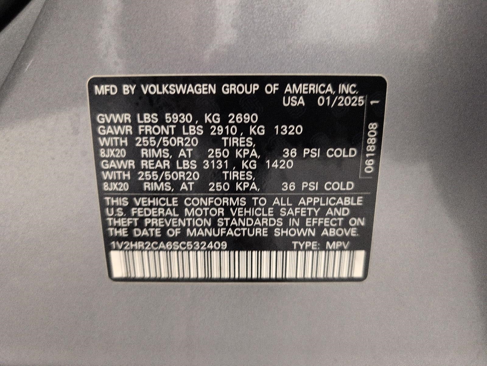 2025 Volkswagen Atlas 2.0T SE w/Technology