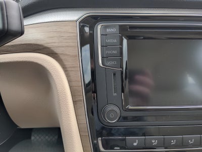 2017 Volkswagen Passat 1.8T SE w/Technology