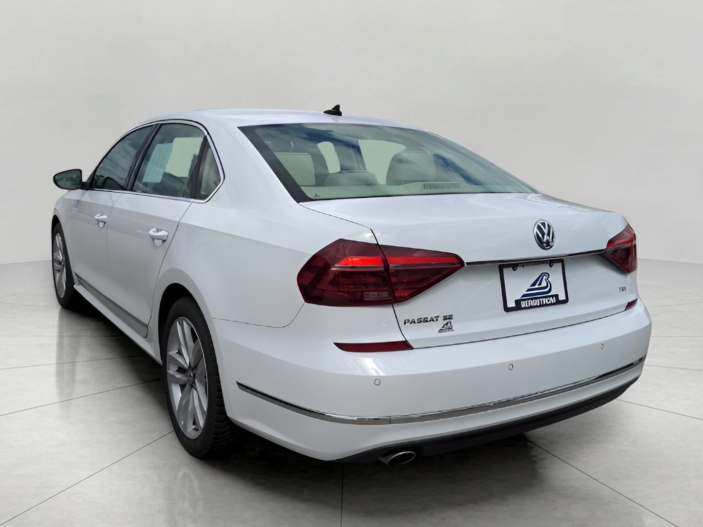 2017 Volkswagen Passat 1.8T SE w/Technology