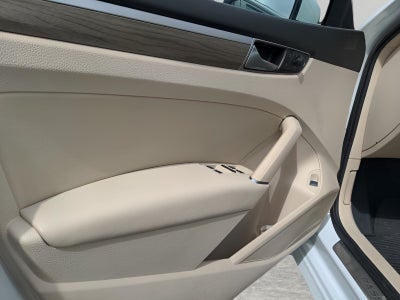 2017 Volkswagen Passat 1.8T SE w/Technology