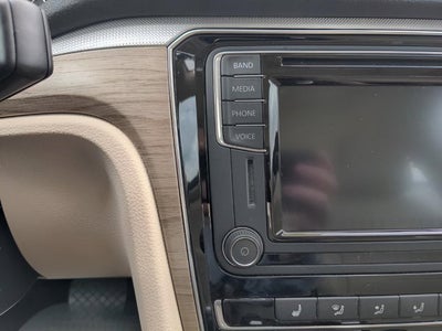 2017 Volkswagen Passat 1.8T SE w/Technology