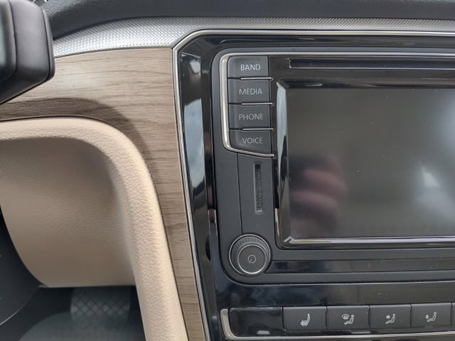 2017 Volkswagen Passat 1.8T SE w/Technology