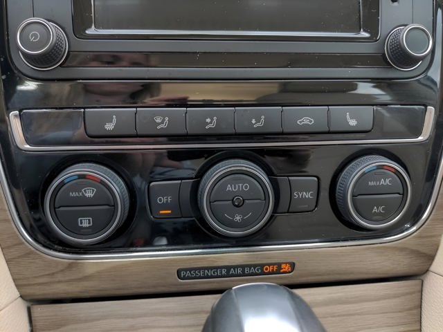 2017 Volkswagen Passat 1.8T SE w/Technology