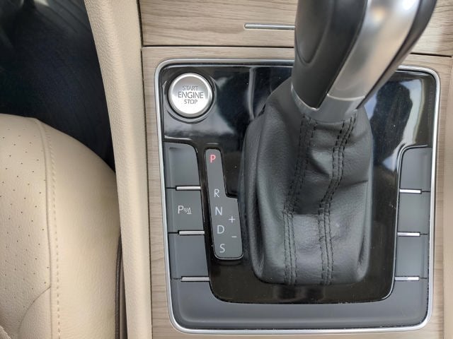 2017 Volkswagen Passat 1.8T SE w/Technology