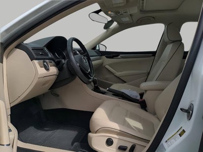 2017 Volkswagen Passat 1.8T SE w/Technology