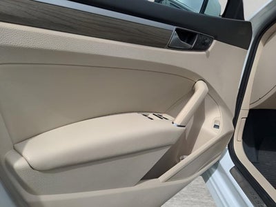 2017 Volkswagen Passat 1.8T SE w/Technology