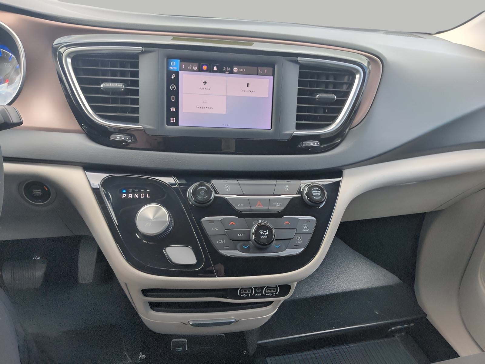 2024 Chrysler Voyager LX