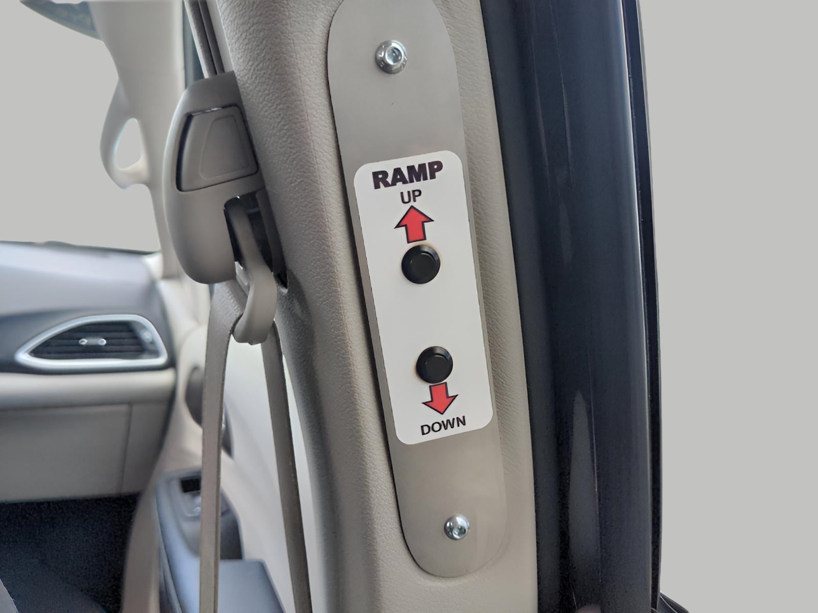 2024 Chrysler Voyager LX