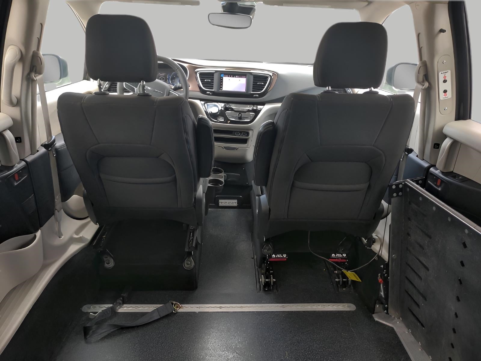 2024 Chrysler Voyager LX