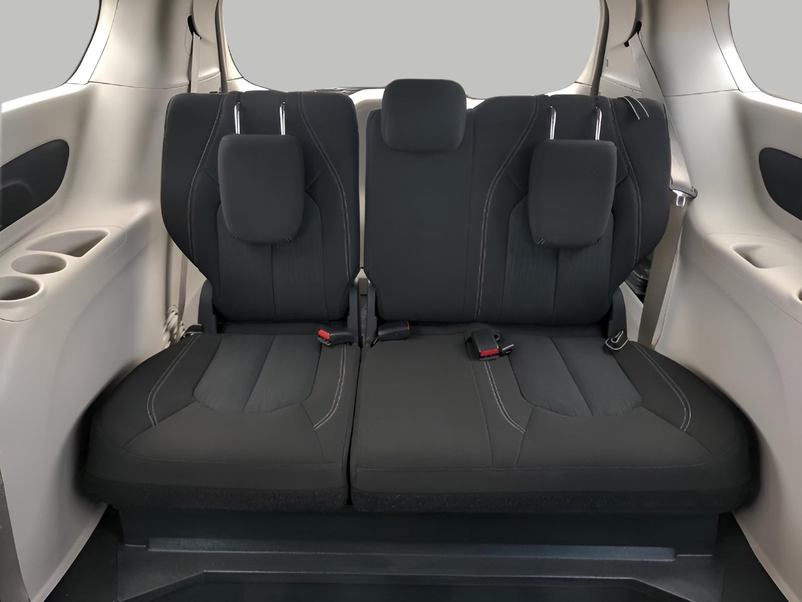2024 Chrysler Voyager LX