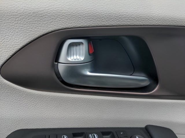 2024 Chrysler Voyager LX