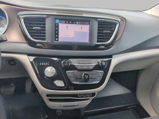 2024 Chrysler Voyager LX