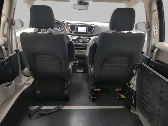 2024 Chrysler Voyager LX