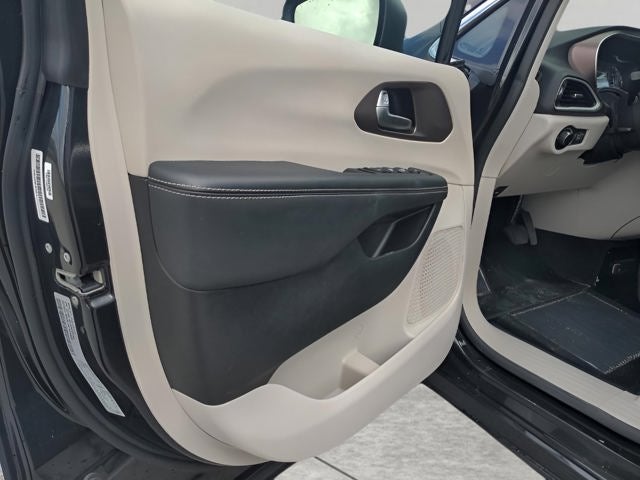 2024 Chrysler Voyager LX