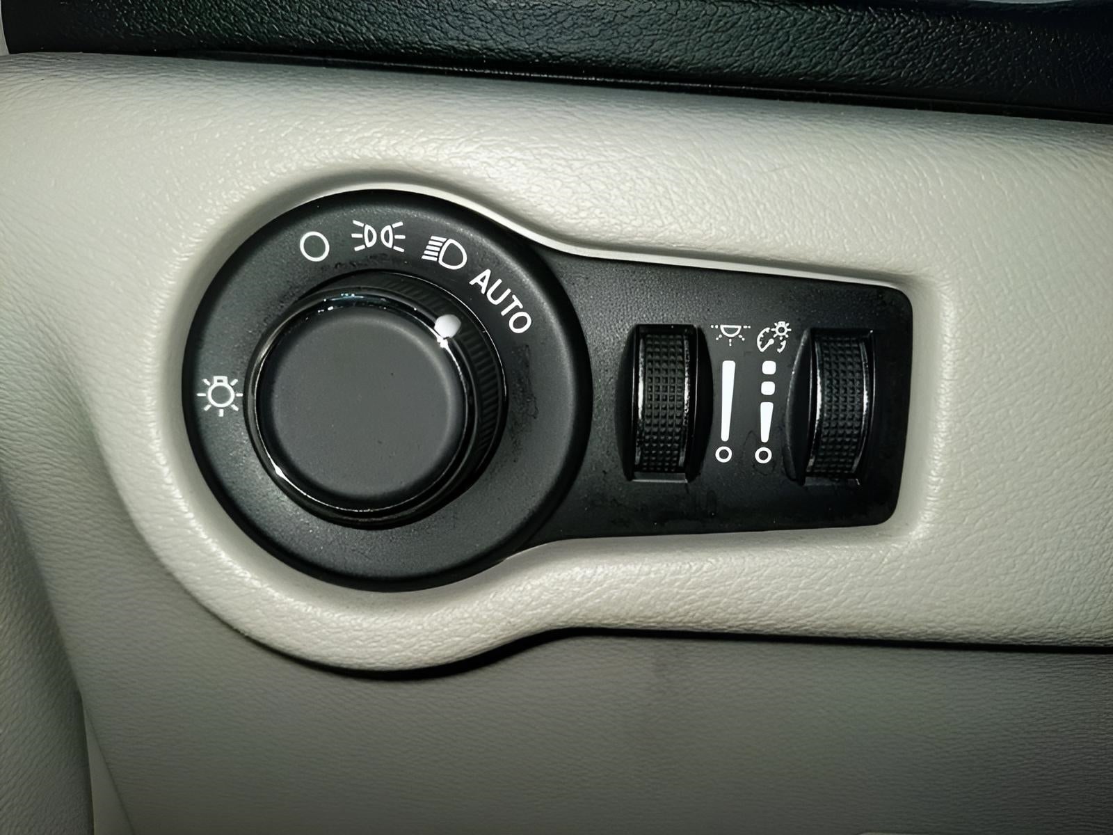 2020 Chrysler Voyager LXI