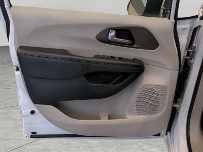 2020 Chrysler Voyager LXI