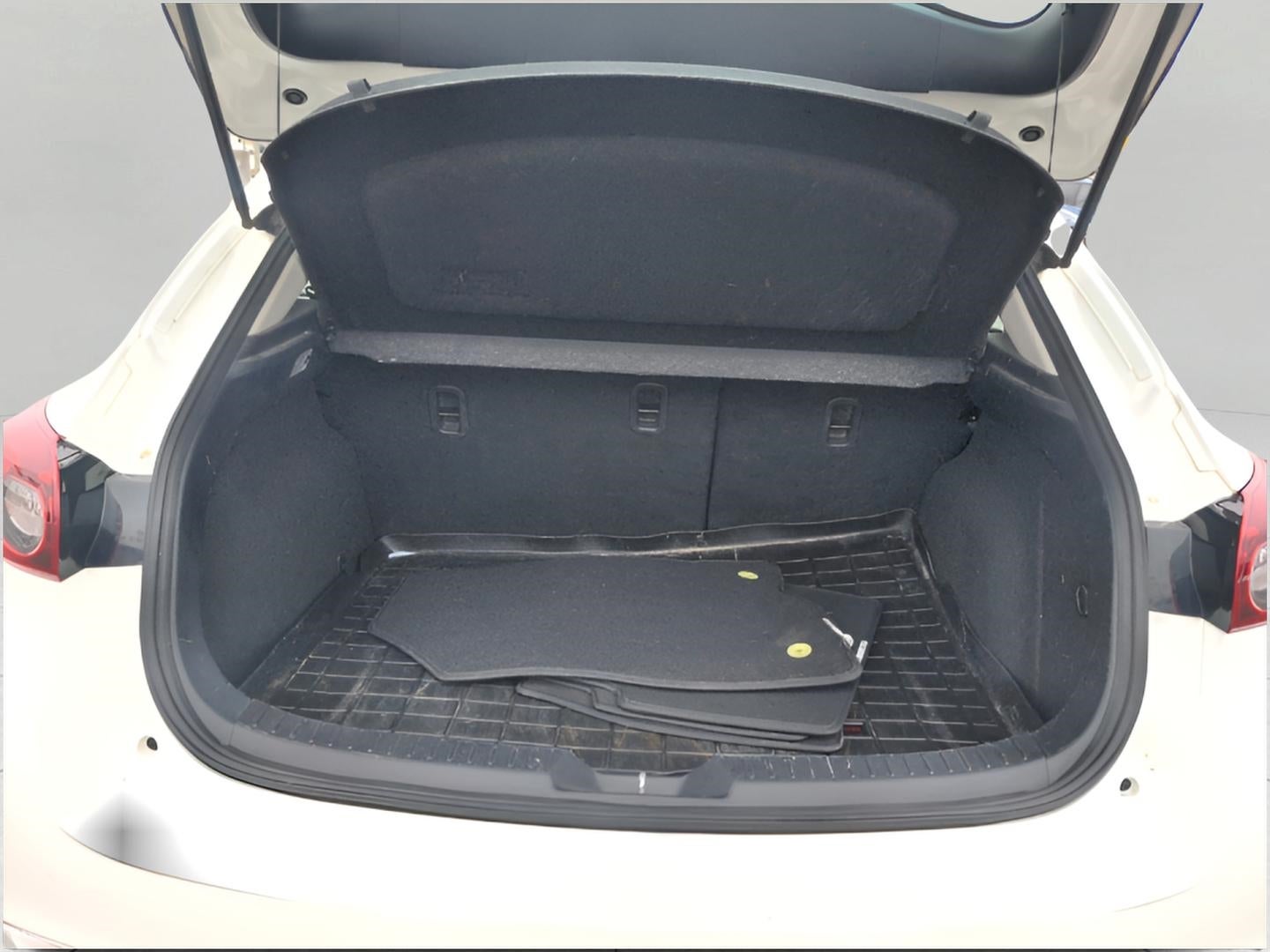 2018 Mazda Mazda3 5-Door Touring