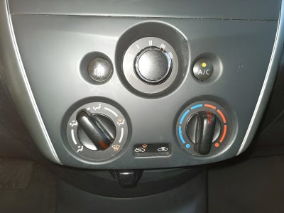 2016 Nissan Versa SV