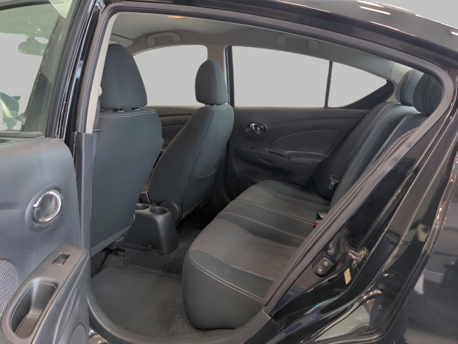 2016 Nissan Versa SV