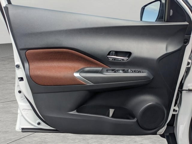 2021 Nissan Kicks SR