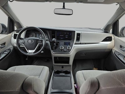 2017 Toyota Sienna LE